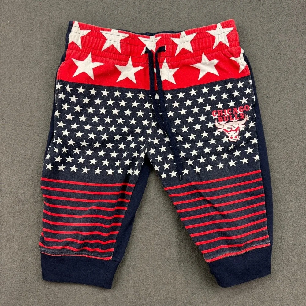 VTG NBA Chicago Bulls Men's L Basketball Stars Stripes Knit Shorts Bulls Logo